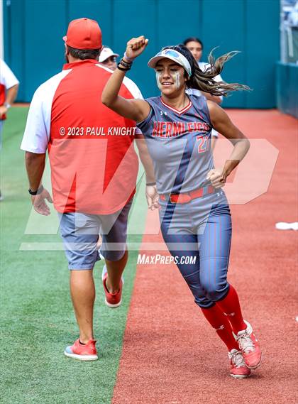 Thumbnail 3 in D'Hanis vs. Hermleigh (UIL 1A StateFinal) photogallery.