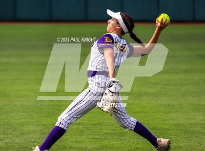 Thumbnail 3 in D'Hanis vs. Hermleigh (UIL 1A StateFinal) photogallery.