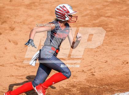 Thumbnail 3 in D'Hanis vs. Hermleigh (UIL 1A StateFinal) photogallery.