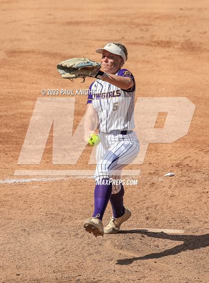 Thumbnail 2 in D'Hanis vs. Hermleigh (UIL 1A StateFinal) photogallery.