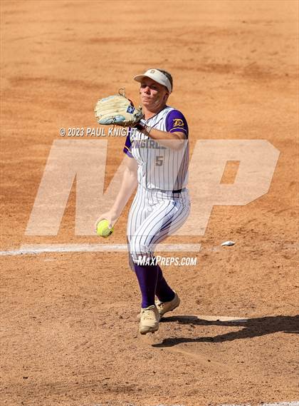 Thumbnail 1 in D'Hanis vs. Hermleigh (UIL 1A StateFinal) photogallery.