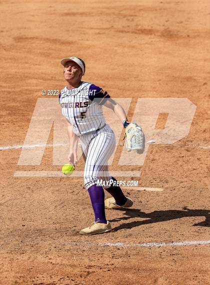 Thumbnail 2 in D'Hanis vs. Hermleigh (UIL 1A StateFinal) photogallery.