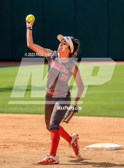 Thumbnail 2 in D'Hanis vs. Hermleigh (UIL 1A StateFinal) photogallery.