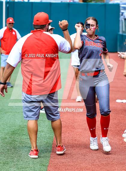 Thumbnail 2 in D'Hanis vs. Hermleigh (UIL 1A StateFinal) photogallery.