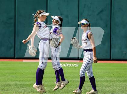 Thumbnail 3 in D'Hanis vs. Hermleigh (UIL 1A StateFinal) photogallery.