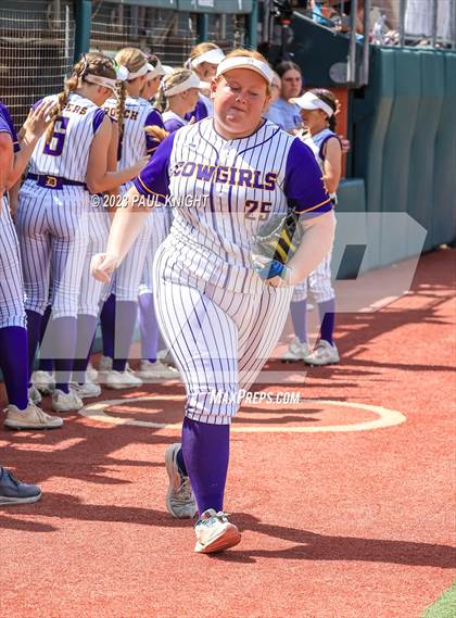 Thumbnail 2 in D'Hanis vs. Hermleigh (UIL 1A StateFinal) photogallery.