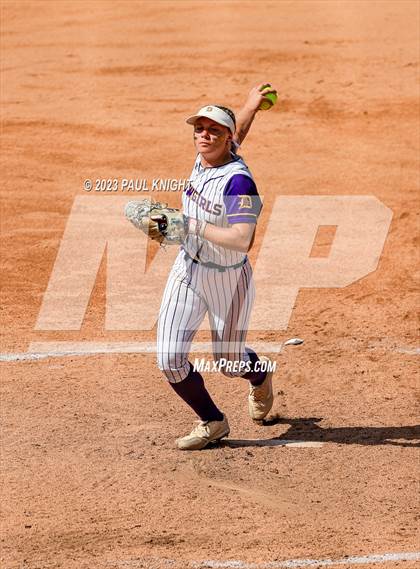Thumbnail 3 in D'Hanis vs. Hermleigh (UIL 1A StateFinal) photogallery.