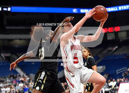 Thumbnail 2 in Chapel Hill vs. Woodville (UIL 3A Final) photogallery.