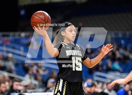 Thumbnail 1 in Chapel Hill vs. Woodville (UIL 3A Final) photogallery.