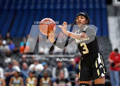 Thumbnail 2 in Chapel Hill vs. Woodville (UIL 3A Final) photogallery.