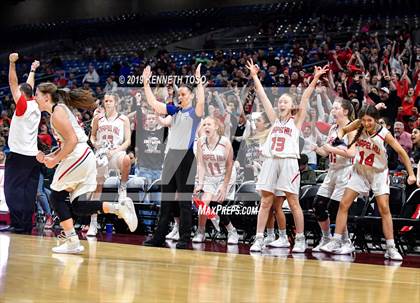 Thumbnail 2 in Chapel Hill vs. Woodville (UIL 3A Final) photogallery.