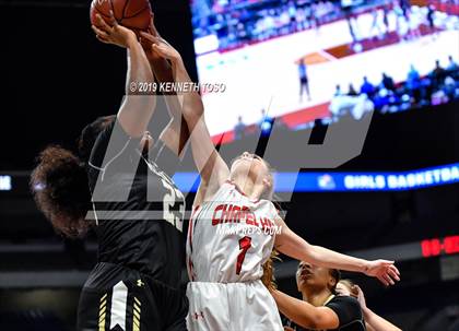 Thumbnail 1 in Chapel Hill vs. Woodville (UIL 3A Final) photogallery.