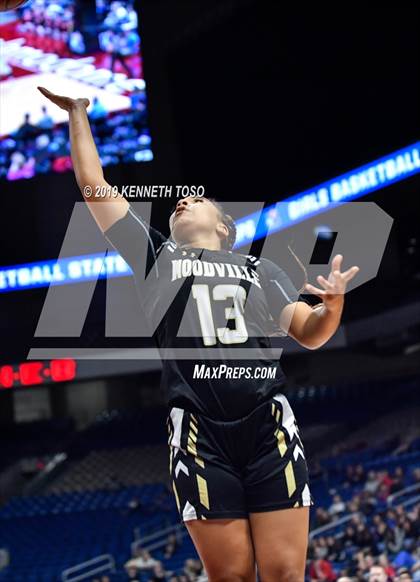 Thumbnail 2 in Chapel Hill vs. Woodville (UIL 3A Final) photogallery.