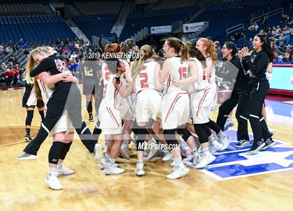 Thumbnail 1 in Chapel Hill vs. Woodville (UIL 3A Final) photogallery.