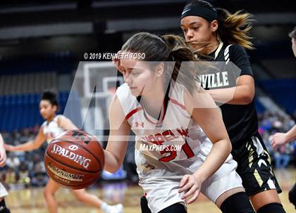 Thumbnail 1 in Chapel Hill vs. Woodville (UIL 3A Final) photogallery.
