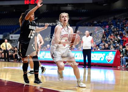 Thumbnail 2 in Chapel Hill vs. Woodville (UIL 3A Final) photogallery.