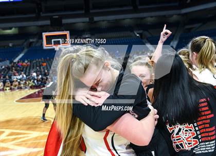 Thumbnail 2 in Chapel Hill vs. Woodville (UIL 3A Final) photogallery.