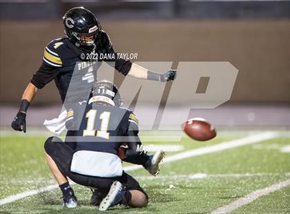 Thumbnail 2 in Coleman vs. Crawford (UIL 2A-1 Area Playoff) photogallery.