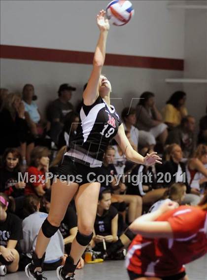 Thumbnail 1 in DuPont Manual vs Dunbar (Louisville Invitational Tournament) photogallery.