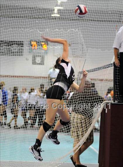 Thumbnail 1 in DuPont Manual vs Dunbar (Louisville Invitational Tournament) photogallery.
