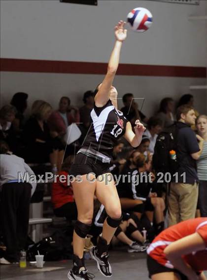 Thumbnail 3 in DuPont Manual vs Dunbar (Louisville Invitational Tournament) photogallery.