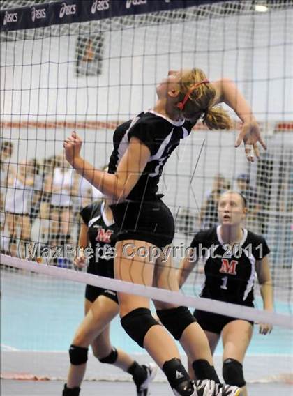 Thumbnail 2 in DuPont Manual vs Dunbar (Louisville Invitational Tournament) photogallery.