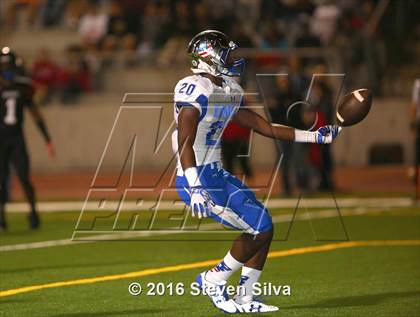 Thumbnail 2 in Centennial vs. IMG Academy (2016 Honor Bowl) photogallery.