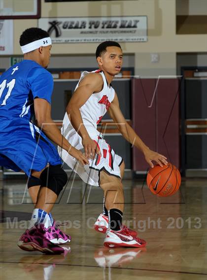 Thumbnail 2 in Westchester vs. Capital Christian (MaxPreps Holiday Classic) photogallery.