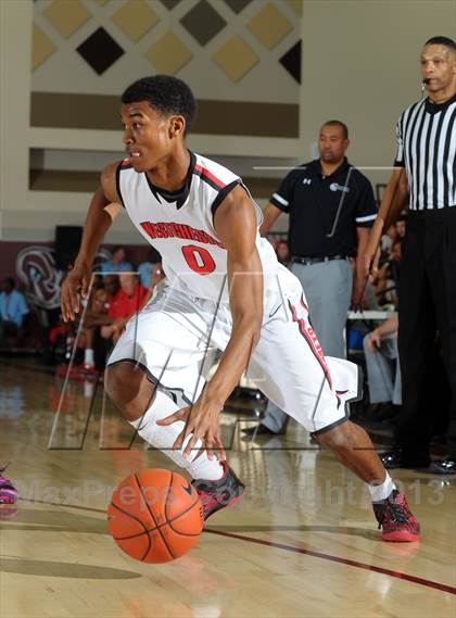 Thumbnail 3 in Westchester vs. Capital Christian (MaxPreps Holiday Classic) photogallery.