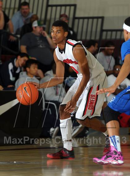 Thumbnail 3 in Westchester vs. Capital Christian (MaxPreps Holiday Classic) photogallery.