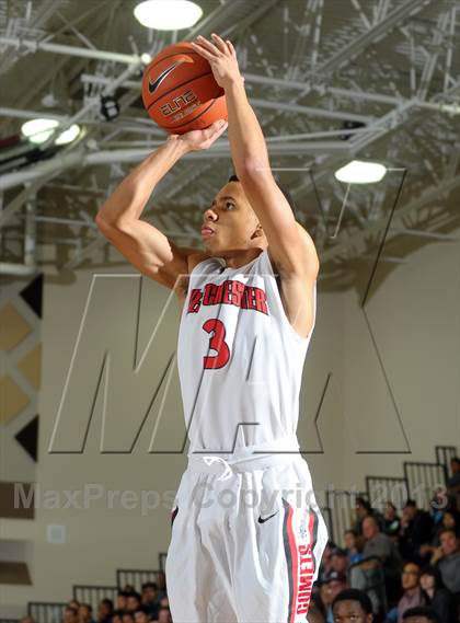 Thumbnail 3 in Westchester vs. Capital Christian (MaxPreps Holiday Classic) photogallery.