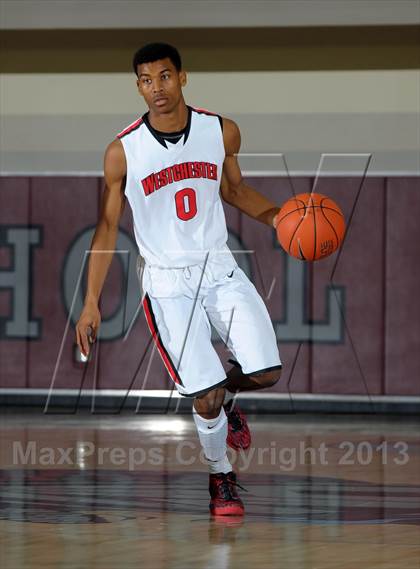 Thumbnail 3 in Westchester vs. Capital Christian (MaxPreps Holiday Classic) photogallery.
