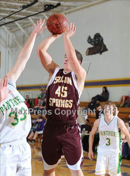 Thumbnail 3 in Solon Springs vs Prairie Farm (Clayton Holiday Tournament) photogallery.