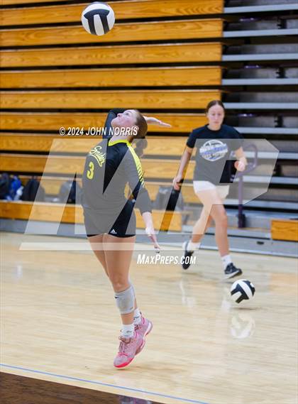 Thumbnail 3 in Fort Wayne Snider vs. Wapahani (Leo Invite) photogallery.