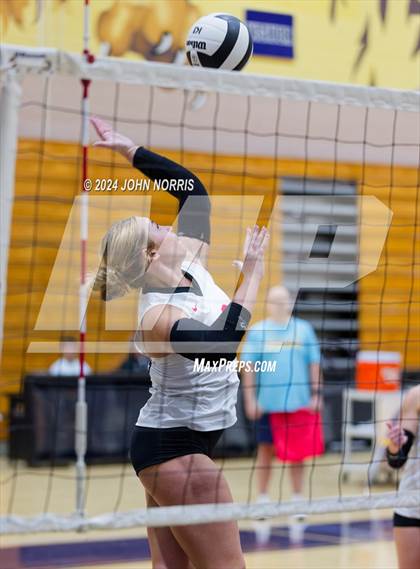 Thumbnail 3 in Fort Wayne Snider vs. Wapahani (Leo Invite) photogallery.