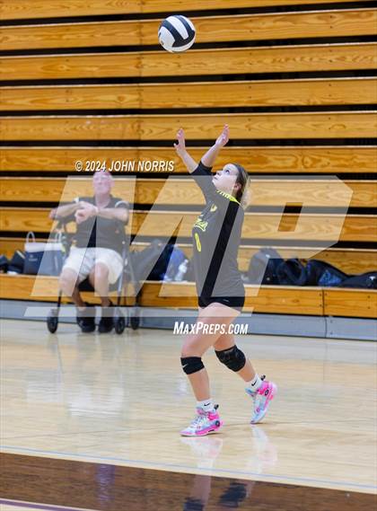 Thumbnail 2 in Fort Wayne Snider vs. Wapahani (Leo Invite) photogallery.