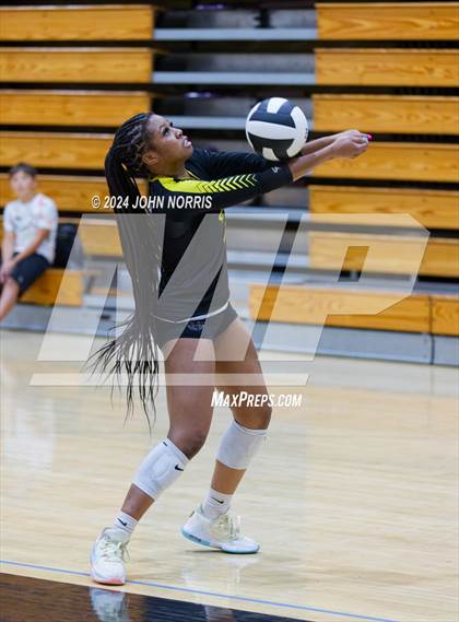 Thumbnail 3 in Fort Wayne Snider vs. Wapahani (Leo Invite) photogallery.