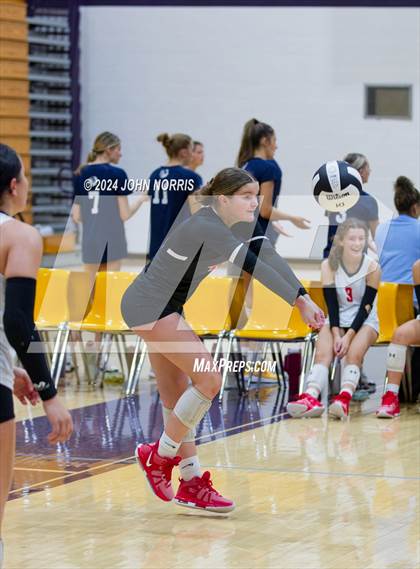 Thumbnail 3 in Fort Wayne Snider vs. Wapahani (Leo Invite) photogallery.