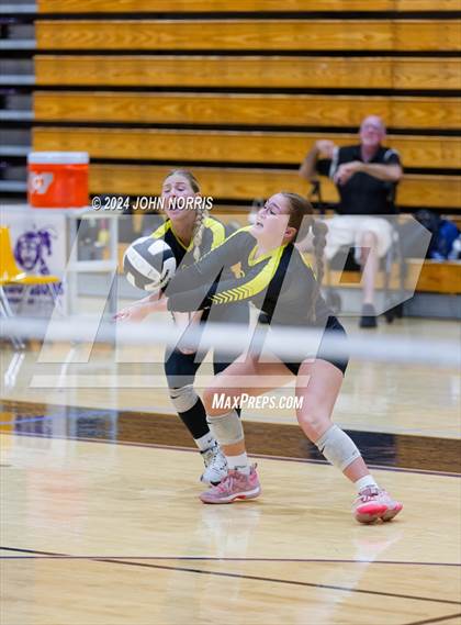 Thumbnail 3 in Fort Wayne Snider vs. Wapahani (Leo Invite) photogallery.