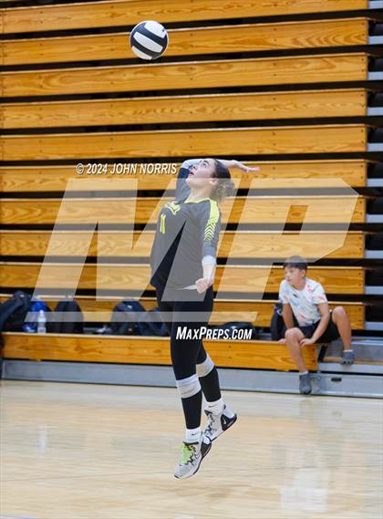 Thumbnail 1 in Fort Wayne Snider vs. Wapahani (Leo Invite) photogallery.