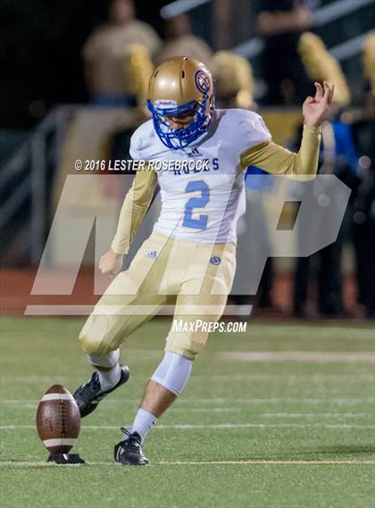 Thumbnail 3 in Alamo Heights vs Seguin photogallery.