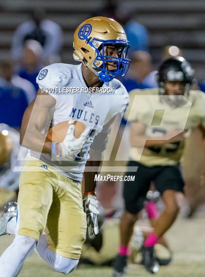 Thumbnail 3 in Alamo Heights vs Seguin photogallery.