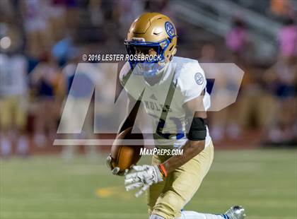 Thumbnail 2 in Alamo Heights vs Seguin photogallery.