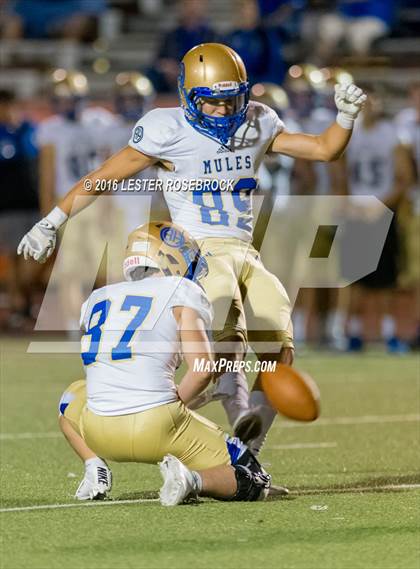 Thumbnail 2 in Alamo Heights vs Seguin photogallery.