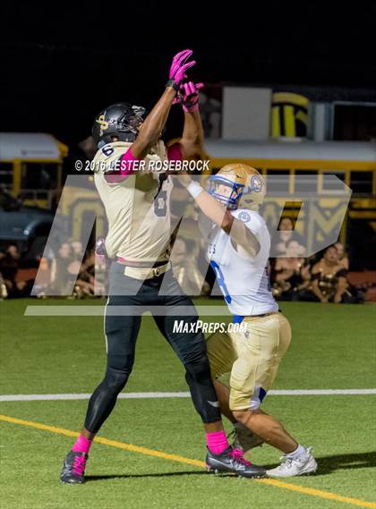 Thumbnail 1 in Alamo Heights vs Seguin photogallery.