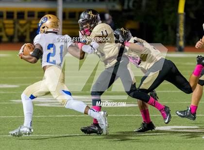 Thumbnail 3 in Alamo Heights vs Seguin photogallery.