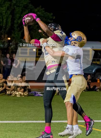 Thumbnail 3 in Alamo Heights vs Seguin photogallery.