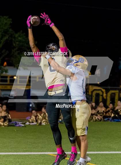 Thumbnail 2 in Alamo Heights vs Seguin photogallery.