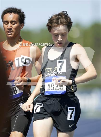 Thumbnail 2 in Bob Hayes Invitational (1600m) photogallery.