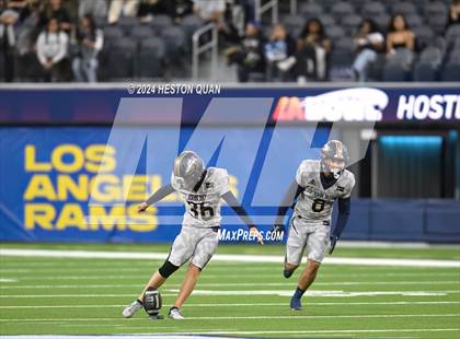 Thumbnail 1 in St. John Bosco vs. Servite photogallery.
